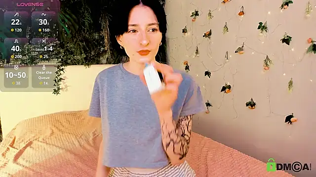 Snapshot of Kira__Cutie chatting on May 28, 2026, 9:23 pm Kira Cutie online show from May 28, 2026, 9:23 pm