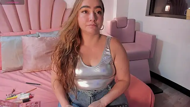 Snapshot of SabrinaVantress chatting on August 4, 2026, 4:04 am SabrinaVantress online show from August 4, 2026, 4:04 am