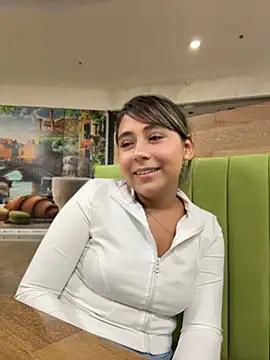 Snapshot of MelodyRey__ chatting on May 6, 2026, 11:32 pm MelodyRey online show from May 6, 2026, 11:32 pm