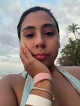 Snapshot of MelodyRey__ chatting on July 14, 2026, 11:21 pm MelodyRey online show from July 14, 2026, 11:21 pm