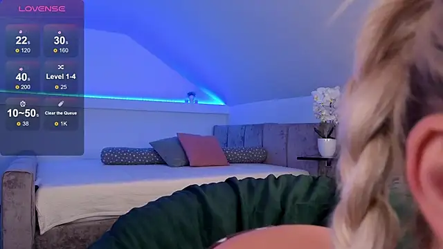 BluEyesKate online show from July 23, 2026, 6:33 am