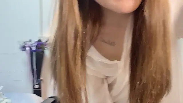leilei998 online show from April 13, 2026, 9:04 am