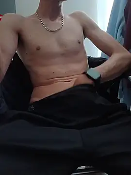Snapshot of Skinboy06 chatting on May 25, 2026, 2:34 pm Skinboy06 online show from May 25, 2026, 2:34 pm