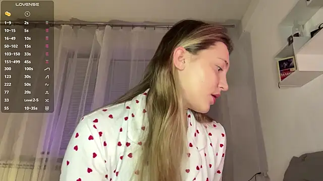 1Kellynaive online show from April 19, 2026, 7:27 pm