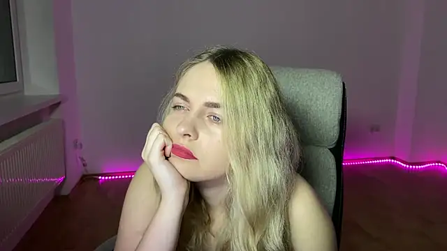 Snapshot of EvaKraz chatting on April 5, 2026, 7:00 pm EvaKraz online show from April 5, 2026, 7:00 pm