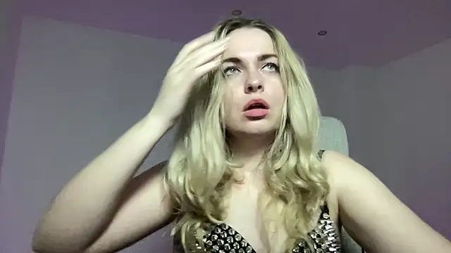 Snapshot of EvaKraz chatting on April 15, 2026, 9:15 pm EvaKraz online show from April 15, 2026, 9:15 pm