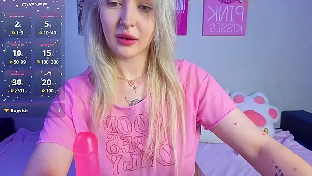 BlondieSummer online show from July 7, 2026, 6:12 pm