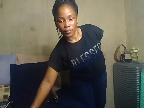 Lindabee200 online show from June 14, 2026, 1:25 am