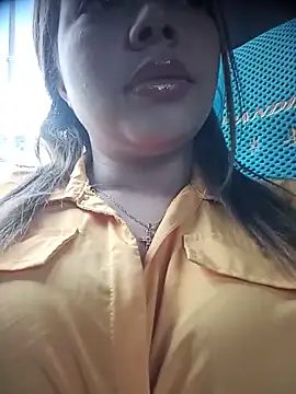 Snapshot of Yelii_ chatting on May 15, 2026, 4:25 pm Yelii online show from May 15, 2026, 4:25 pm