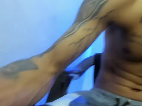  latinhot 420  online show from April 2, 2026, 9:01 pm