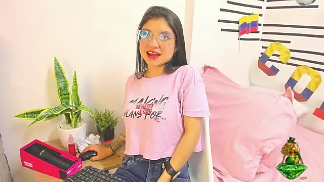 LindaCatalina  online show from June 28, 2026, 1:17 pm
