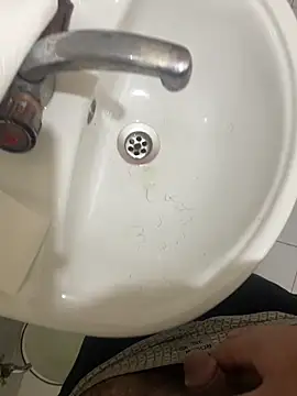 yassineamri online show from March 25, 2026, 8:48 pm