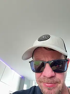 Snapshot of stefhart chatting on March 30, 2026, 7:42 am stefhart online show from March 30, 2026, 7:42 am