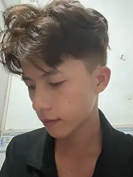 Nguyencuong1999 online show from April 23, 2026, 4:42 pm