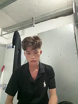Nguyencuong1999 online show from April 24, 2026, 4:48 am