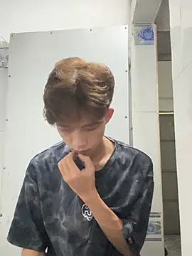 Nguyencuong1999 online show from May 7, 2026, 2:39 am