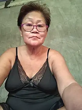 Snapshot of Sunflower1956 chatting on July 17, 2026, 1:45 am Sunflower1956 online show from July 17, 2026, 1:45 am