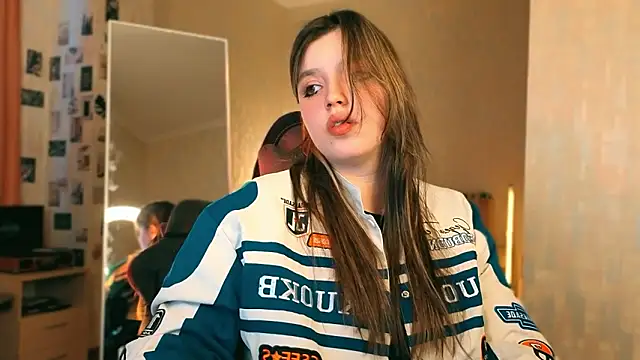 Chloe Rozzy online show from March 20, 2026, 2:33 pm