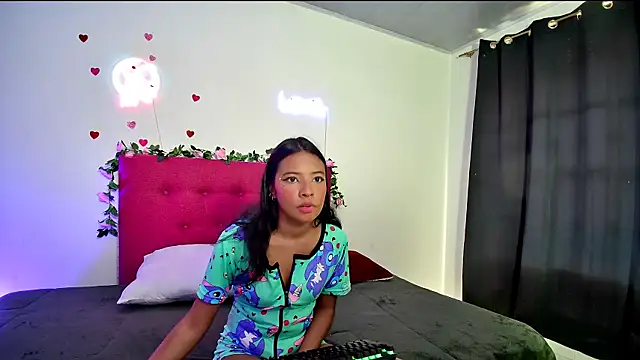 Snapshot of Ellie_Cute7 chatting on May 22, 2026, 7:19 pm Ellie Cute7 online show from May 22, 2026, 7:19 pm