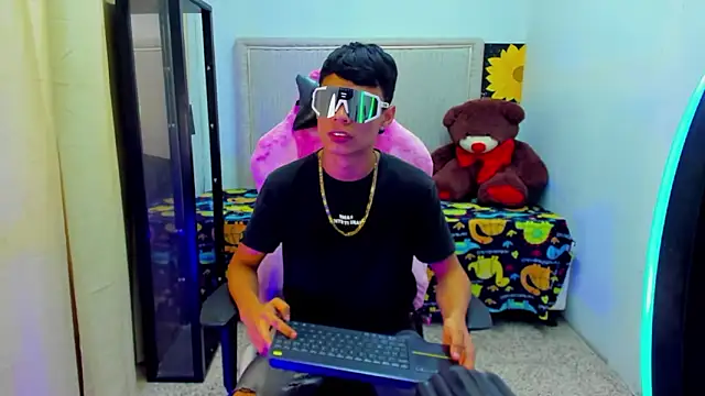 Snapshot of Dayron_lee_ chatting on March 22, 2026, 9:18 pm Dayron lee online show from March 22, 2026, 9:18 pm