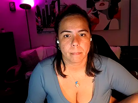 Snapshot of HannaJonns chatting on April 13, 2026, 2:50 am HannaJonns online show from April 13, 2026, 2:50 am