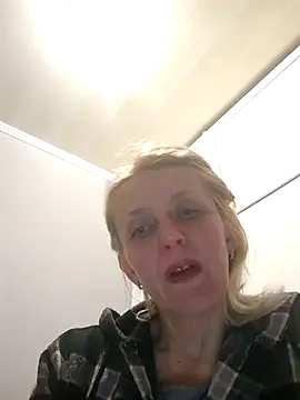 Snapshot of MiaLove183 chatting on March 27, 2026, 2:06 pm MiaLove183 online show from March 27, 2026, 2:06 pm