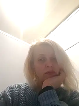 Snapshot of MiaLove183 chatting on March 29, 2026, 9:20 am MiaLove183 online show from March 29, 2026, 9:20 am