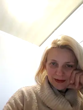 Snapshot of MiaLove183 chatting on April 7, 2026, 1:33 pm MiaLove183 online show from April 7, 2026, 1:33 pm