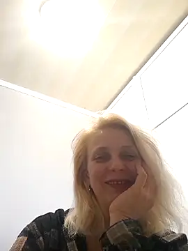Snapshot of MiaLove183 chatting on April 27, 2026, 1:31 pm MiaLove183 online show from April 27, 2026, 1:31 pm