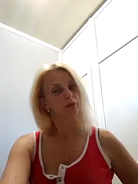 Snapshot of MiaLove183 chatting on July 9, 2026, 2:21 pm MiaLove183 online show from July 9, 2026, 2:21 pm