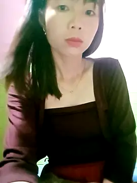 AmyLinee01 online show from April 12, 2026, 9:42 pm