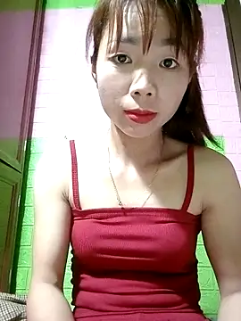 AmyLinee01 online show from April 15, 2026, 5:25 am