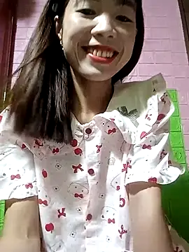AmyLinee01 online show from April 27, 2026, 5:16 am