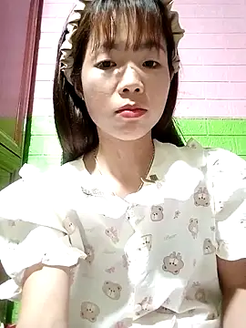 AmyLinee01 online show from May 7, 2026, 5:35 am