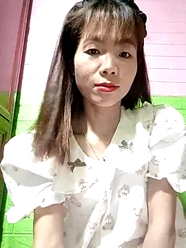 Snapshot of AmyLinee01 chatting on May 11, 2026, 10:54 am AmyLinee01 online show from May 11, 2026, 10:54 am