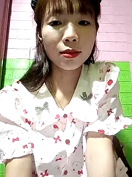 Snapshot of AmyLinee01 chatting on May 11, 2026, 4:26 pm AmyLinee01 online show from May 11, 2026, 4:26 pm