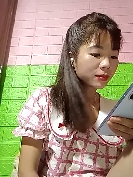 Snapshot of AmyLinee01 chatting on June 2, 2026, 7:32 am AmyLinee01 online show from June 2, 2026, 7:32 am