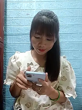 AmyLinee01 online show from July 28, 2026, 6:20 pm
