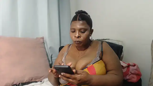 Snapshot of Lucia-boobs chatting on August 6, 2026, 5:37 pm Lucia-boobs online show from August 6, 2026, 5:37 pm