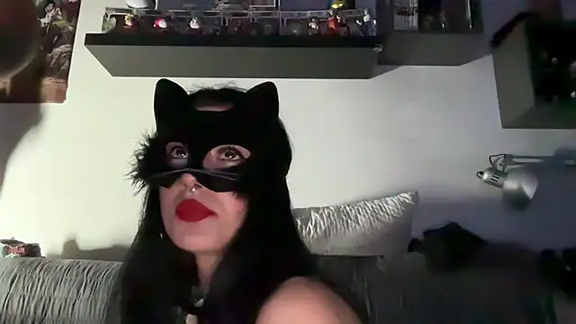 SilentScreamsVan- online show from May 4, 2026, 9:00 pm