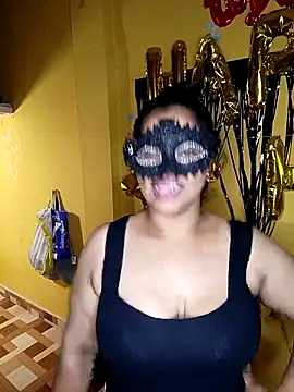 Snapshot of Crushme_cpl chatting on April 7, 2026, 12:38 pm Crushme cpl online show from April 7, 2026, 12:38 pm