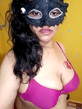 Snapshot of Crushme_cpl chatting on April 21, 2026, 2:15 am Crushme cpl online show from April 21, 2026, 2:15 am