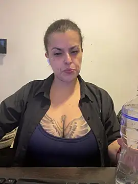 Snapshot of MiaHotboobs chatting on July 8, 2026, 4:06 am MiaHotboobs online show from July 8, 2026, 4:06 am