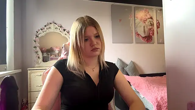 Snapshot of SweettAnny chatting on June 14, 2026, 12:29 pm SweettAnny online show from June 14, 2026, 12:29 pm