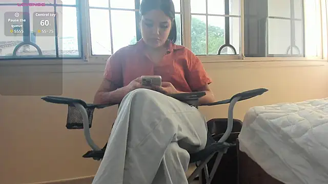 dollsweety19 online show from May 7, 2026, 5:29 pm