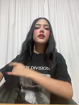 dollsweety19 online show from June 26, 2026, 3:44 am