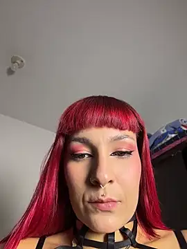 Snapshot of Amelie-RedHoney chatting on June 27, 2026, 10:59 pm Amelie-RedHoney online show from June 27, 2026, 10:59 pm