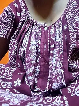 Snapshot of itz-priya chatting on April 3, 2026, 9:24 pm itz-priya online show from April 3, 2026, 9:24 pm