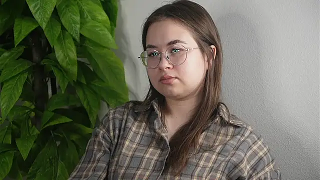 TiffaneySpikes online show from March 23, 2026, 10:52 am