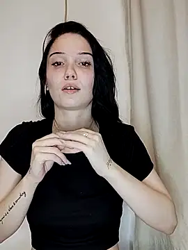 Snapshot of icedrosemarye chatting on April 19, 2026, 7:16 pm icedrosemarye online show from April 19, 2026, 7:16 pm